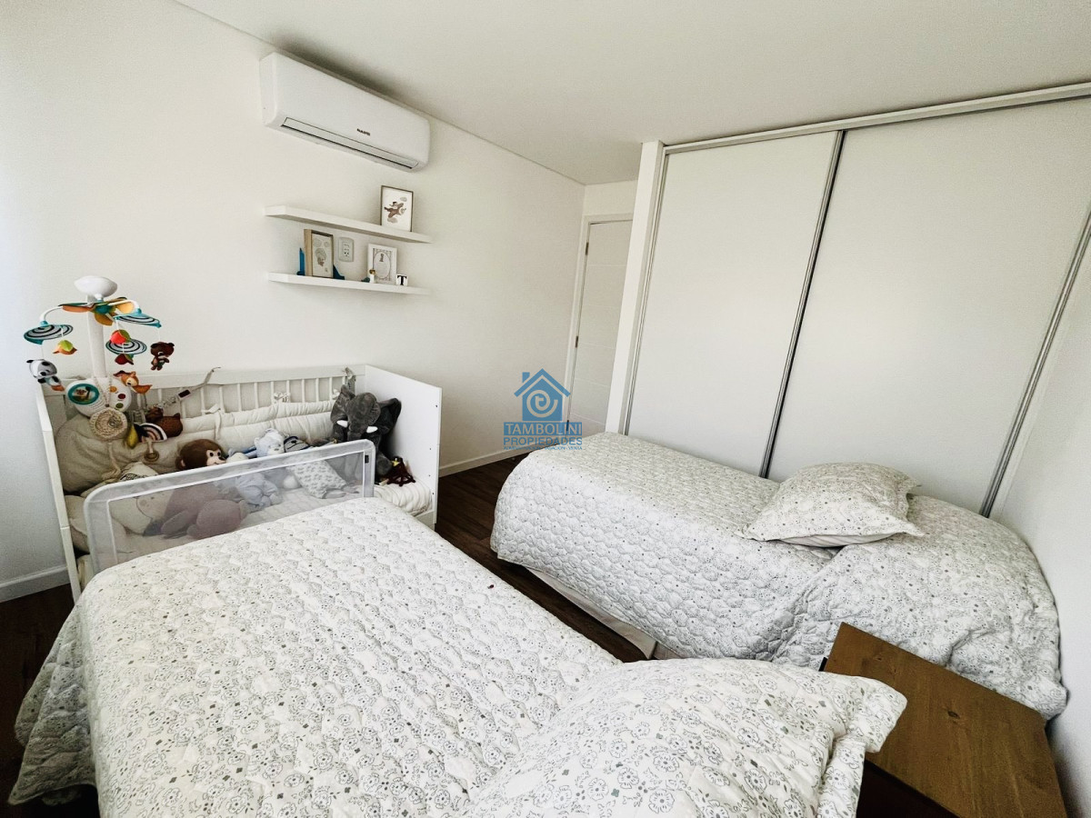 Casa ID.633 - Moderna Casa de 4 Dormitorios, Piscina Climatizada y Parrillero en Punta Ballena, Barrio Semi Privado