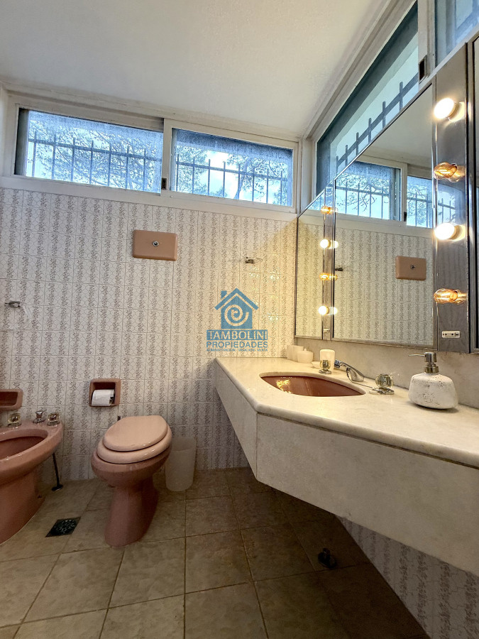 Casa ID.940 - Casa en alquiler de temporada con 4 suites más dependencia en 4500 m2 piscina y parrillero 