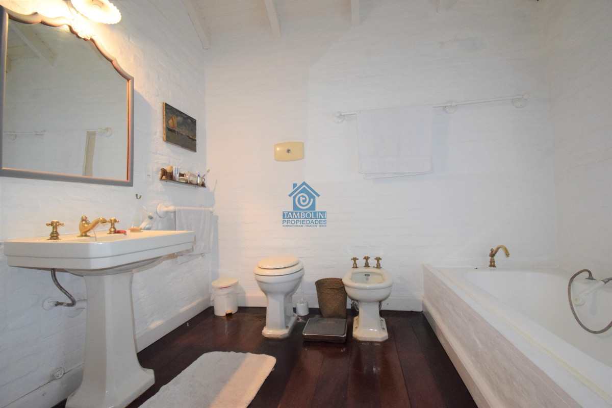 Casa ID.491 - Excelente Casa de 4 Dormitorios en Playa Brava, Punta del Este