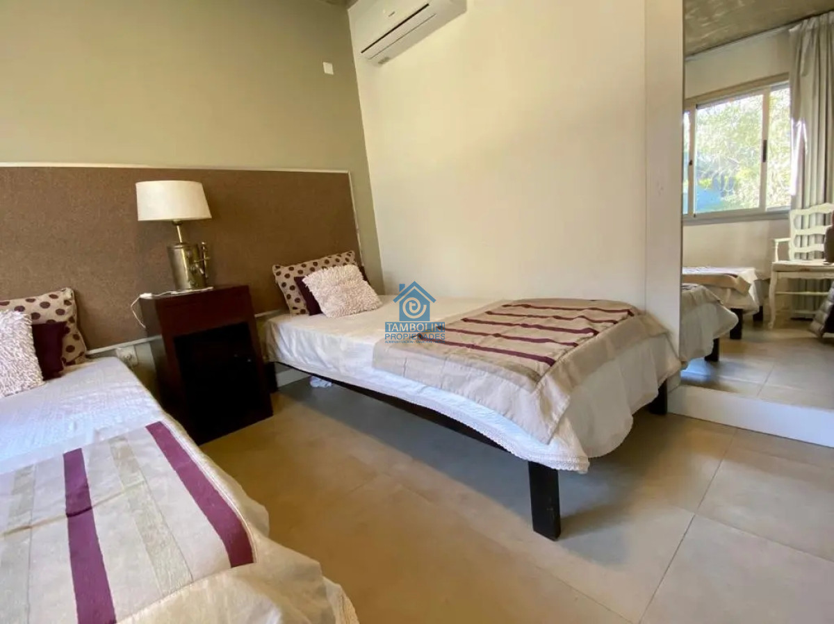 Casa ID.604 - Venta y alquiler de maravillosa casa de cuatro dormitorios en barrio privado, Playa Brava, Punta del Este