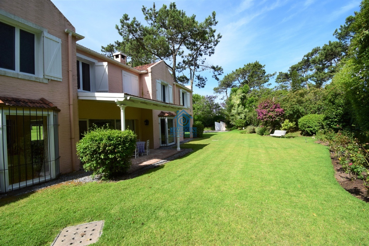 Casa ID.491 - Excelente Casa de 4 Dormitorios en Playa Brava, Punta del Este