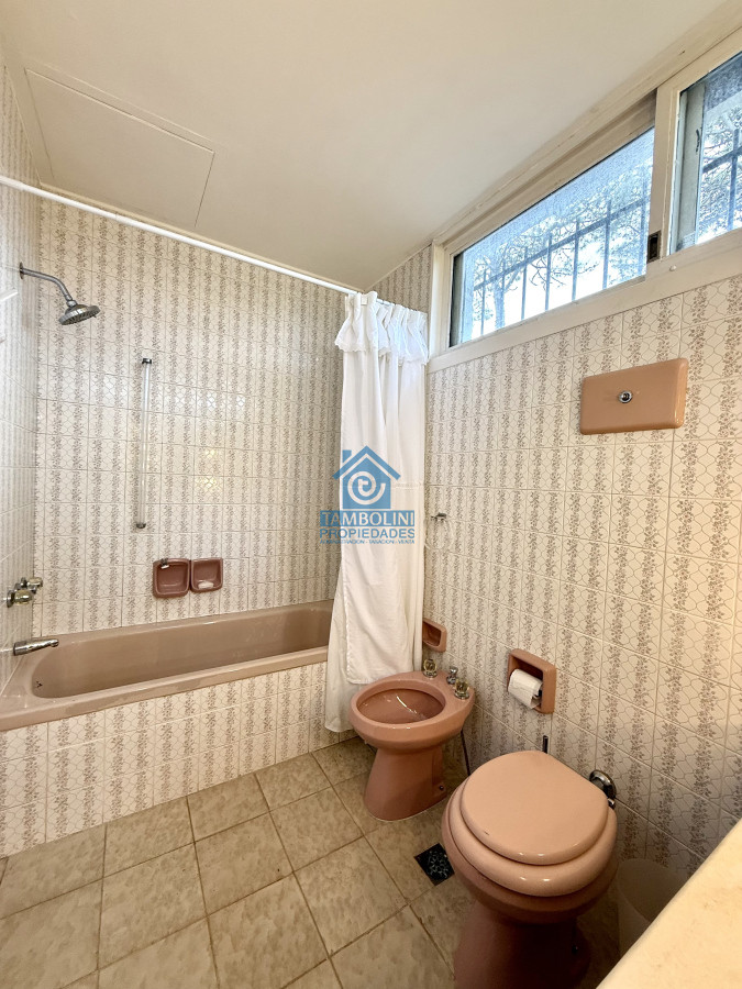 Casa ID.940 - Casa en alquiler de temporada con 4 suites más dependencia en 4500 m2 piscina y parrillero 