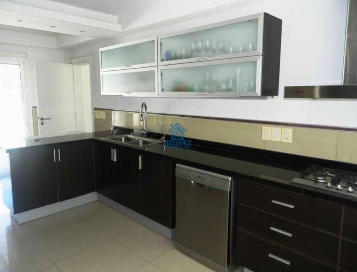Casa ID.296 - Moderna Casa de 4 Dormitorios en el Golf - Punta del Este
