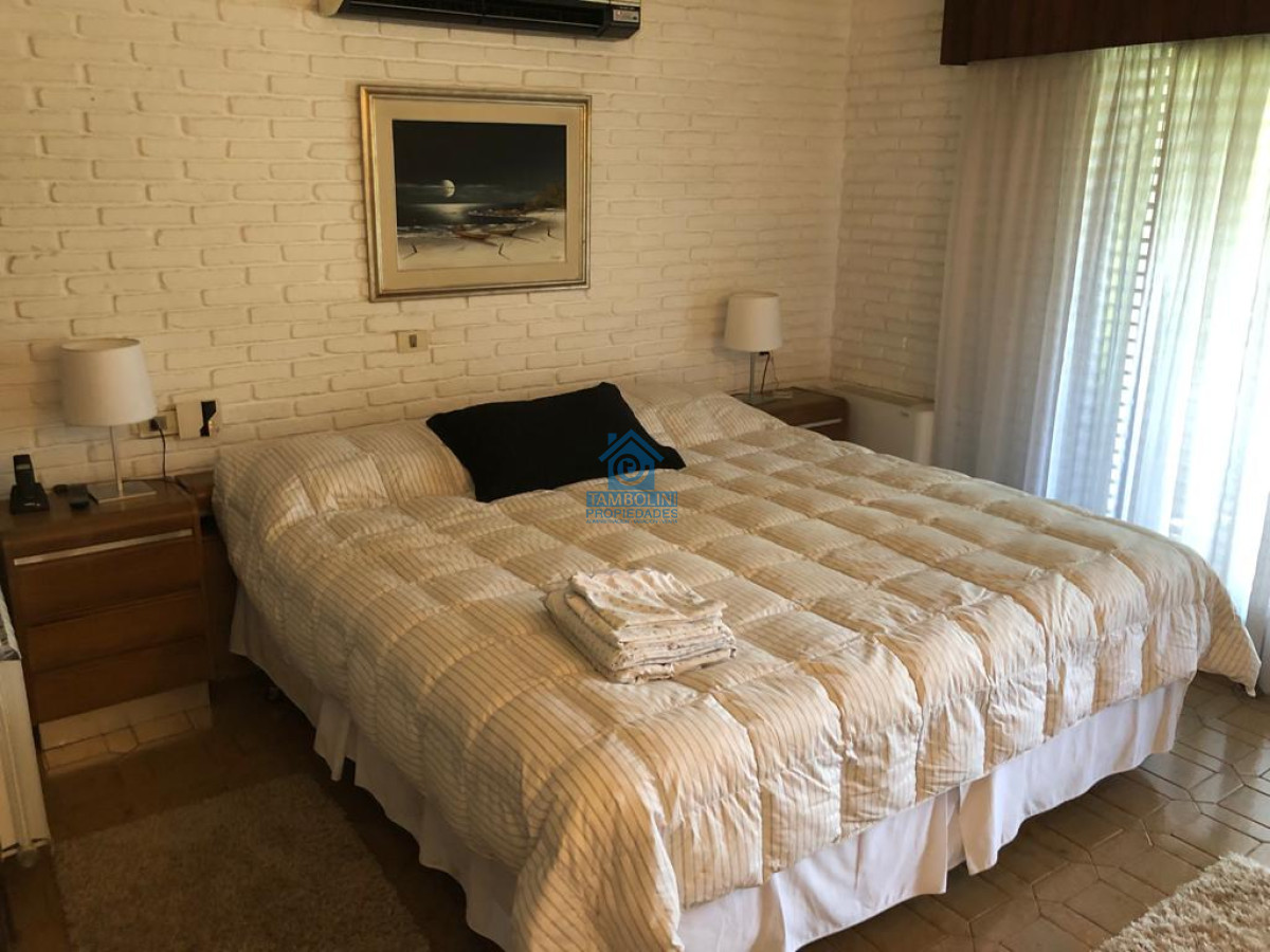 Casa ID.477 - Excelente Casa de 7 Dormitorios, Piscina, Barbacoa y Dependencia en Punta del Este