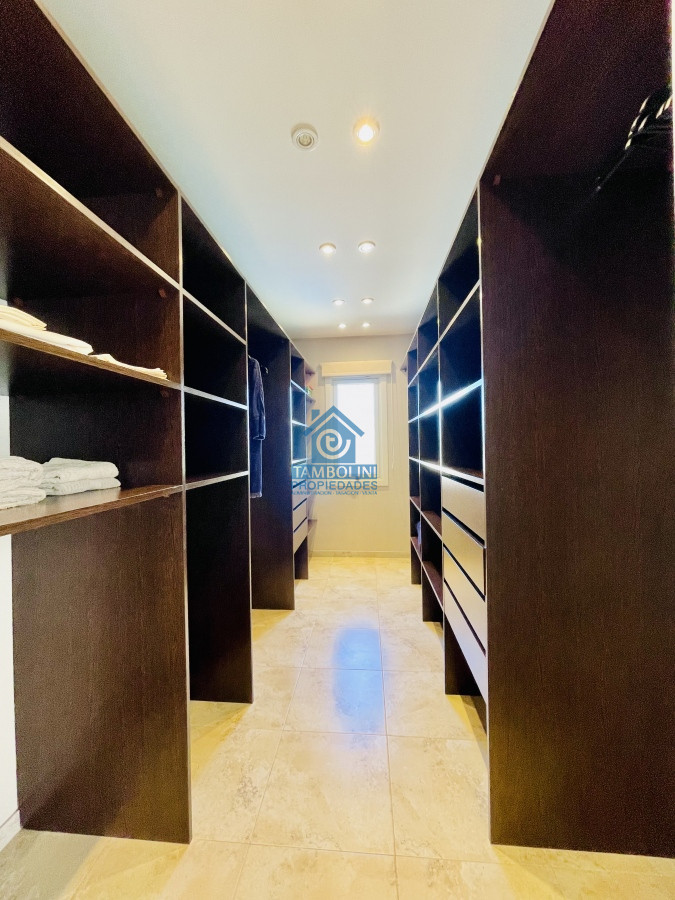 Casa ID.287 - Excelente Casa de 4 Dormitorios, Piscina Climatizada y Barbacoa en Pinares, Punta del Este