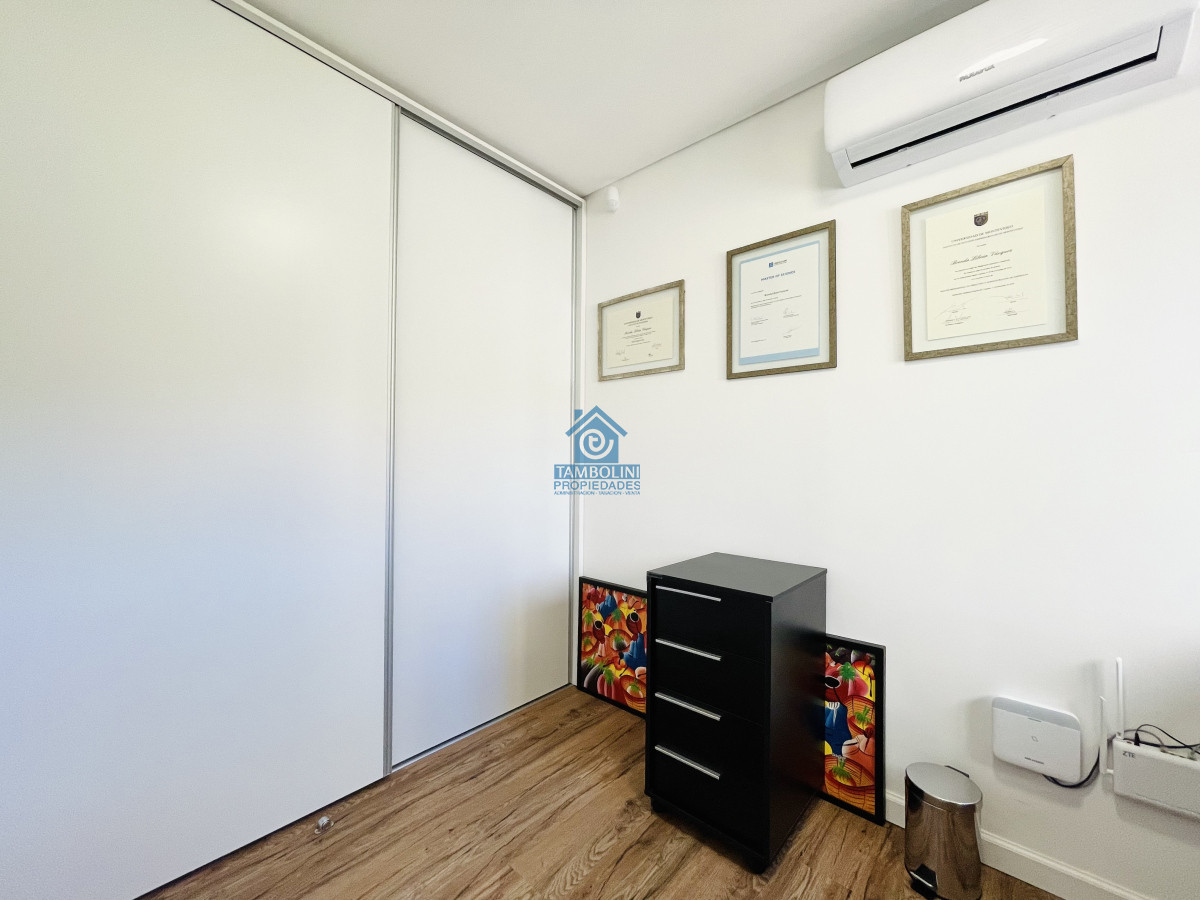 Casa ID.633 - Moderna Casa de 4 Dormitorios, Piscina Climatizada y Parrillero en Punta Ballena, Barrio Semi Privado