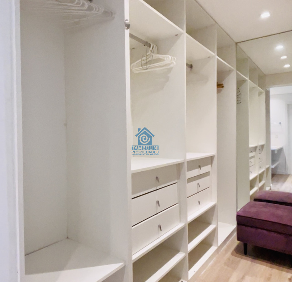 Casa ID.604 - Venta y alquiler de maravillosa casa de cuatro dormitorios en barrio privado, Playa Brava, Punta del Este