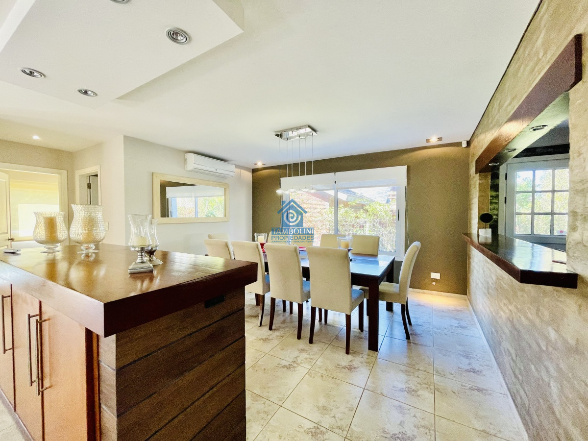 Casa ID.287 - Excelente Casa de 4 Dormitorios, Piscina Climatizada y Barbacoa en Pinares, Punta del Este