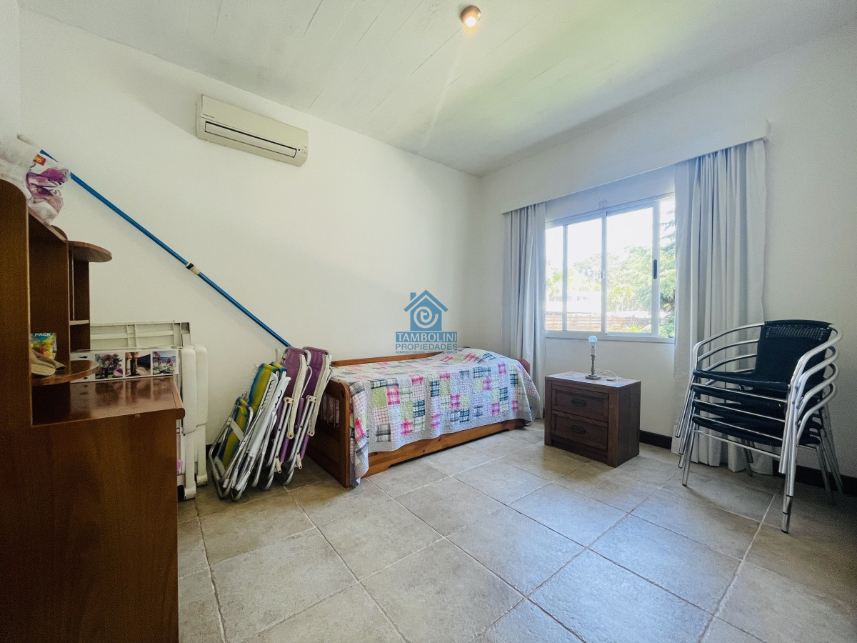 Casa ID.490 - Muy Buena Casa de 5 Dormitorios y Piscina en Rincón del Indio, a Pocos Metros del Mar