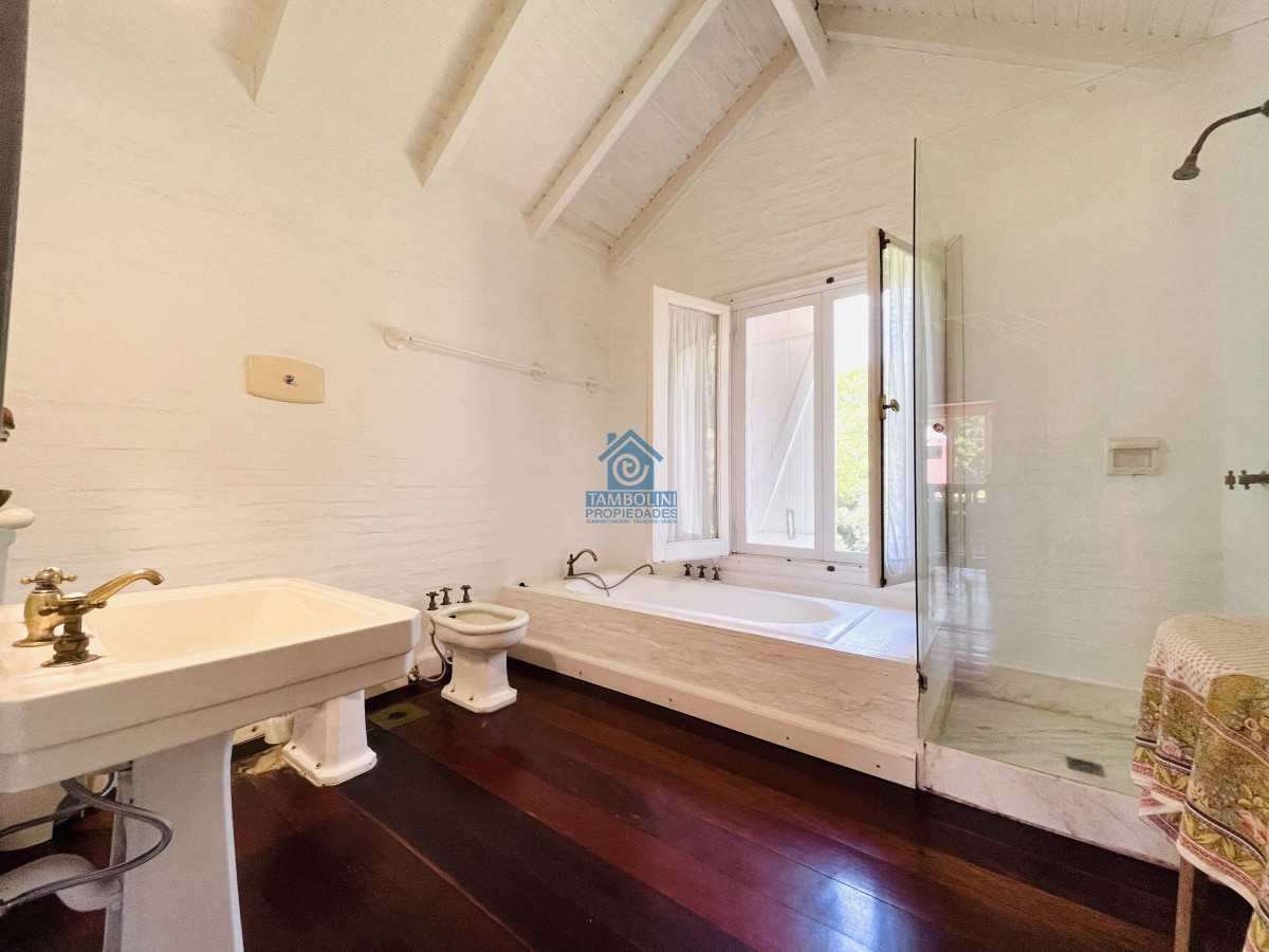 Casa ID.491 - Excelente Casa de 4 Dormitorios en Playa Brava, Punta del Este