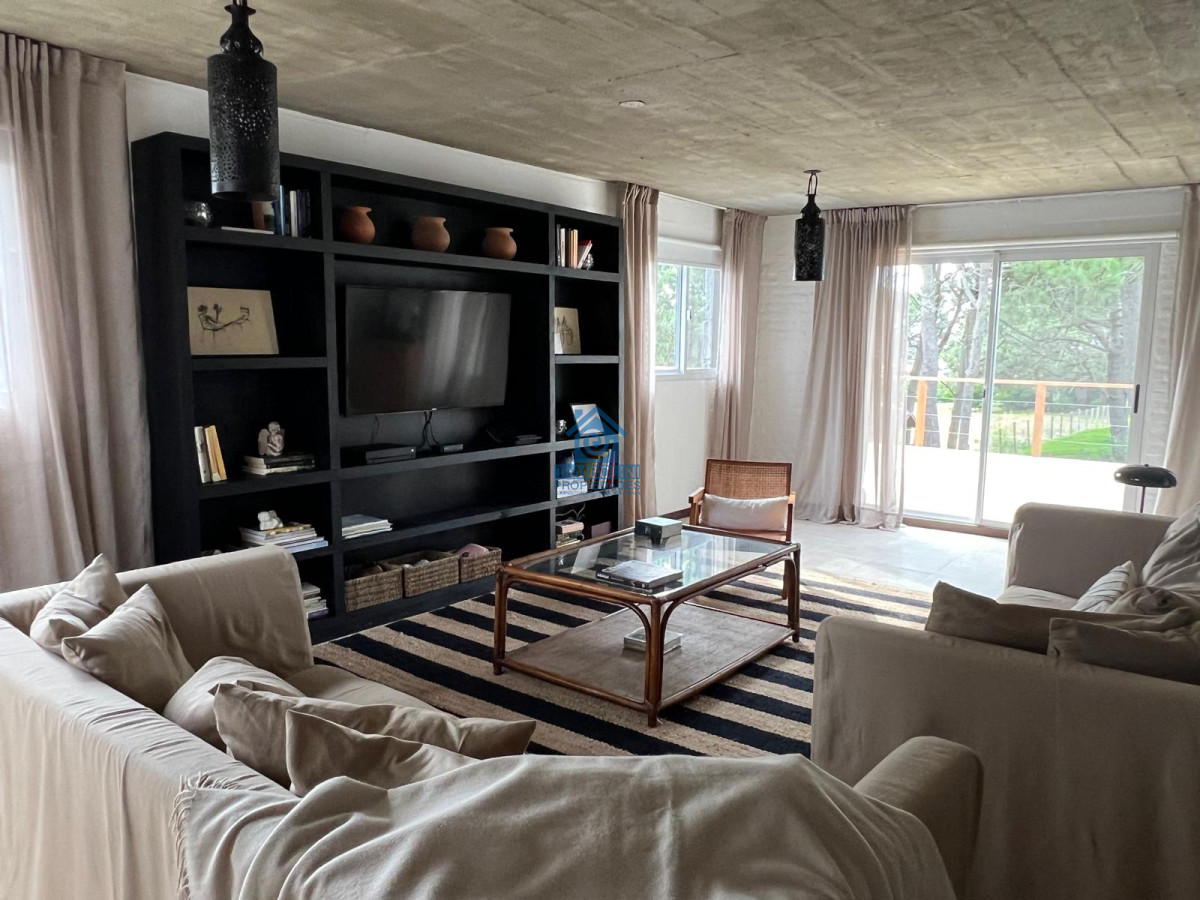 Casa ID.1037 - Excelente casa moderna de 4 Dormitorios más dependencia en barrio privado Pinar del Faro, José Ignacio 