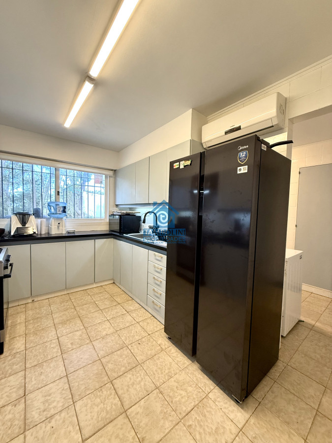 Casa ID.940 - Casa en alquiler de temporada con 4 suites más dependencia en 4500 m2 piscina y parrillero 