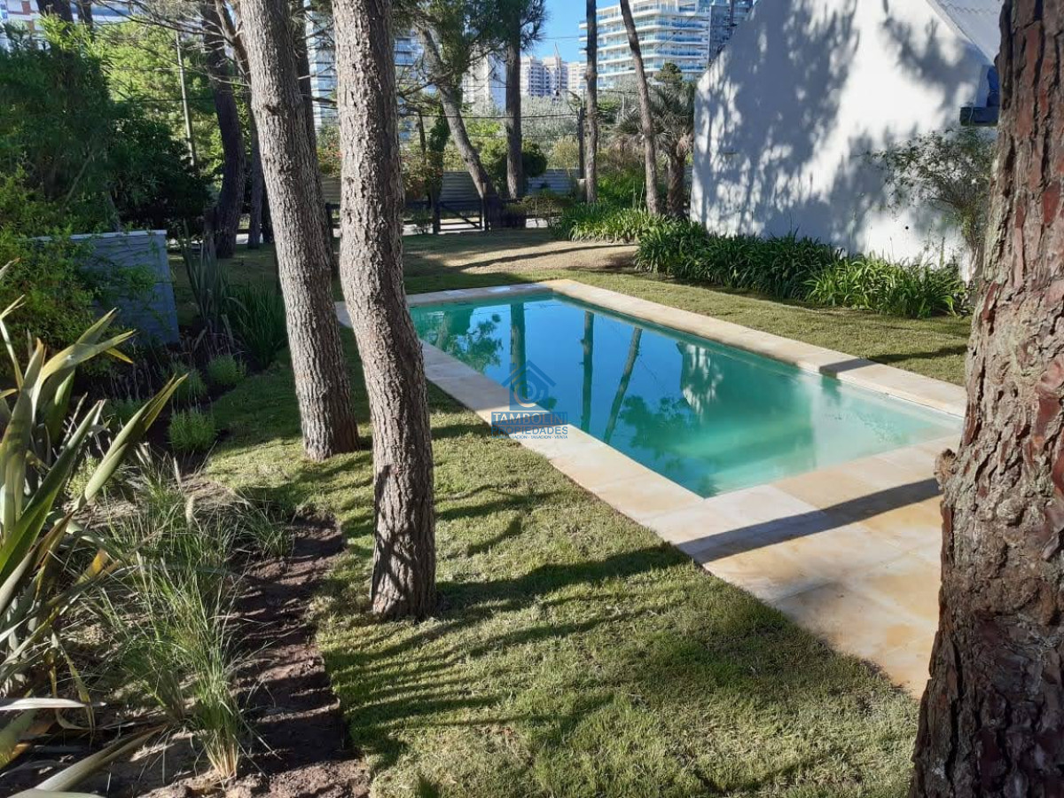 Casa ID.939 - Casa de 3 Dormitorios más Dependencia y Piscina, en Aidy Grill Punta del Este, Ubicada a pasos del Mar