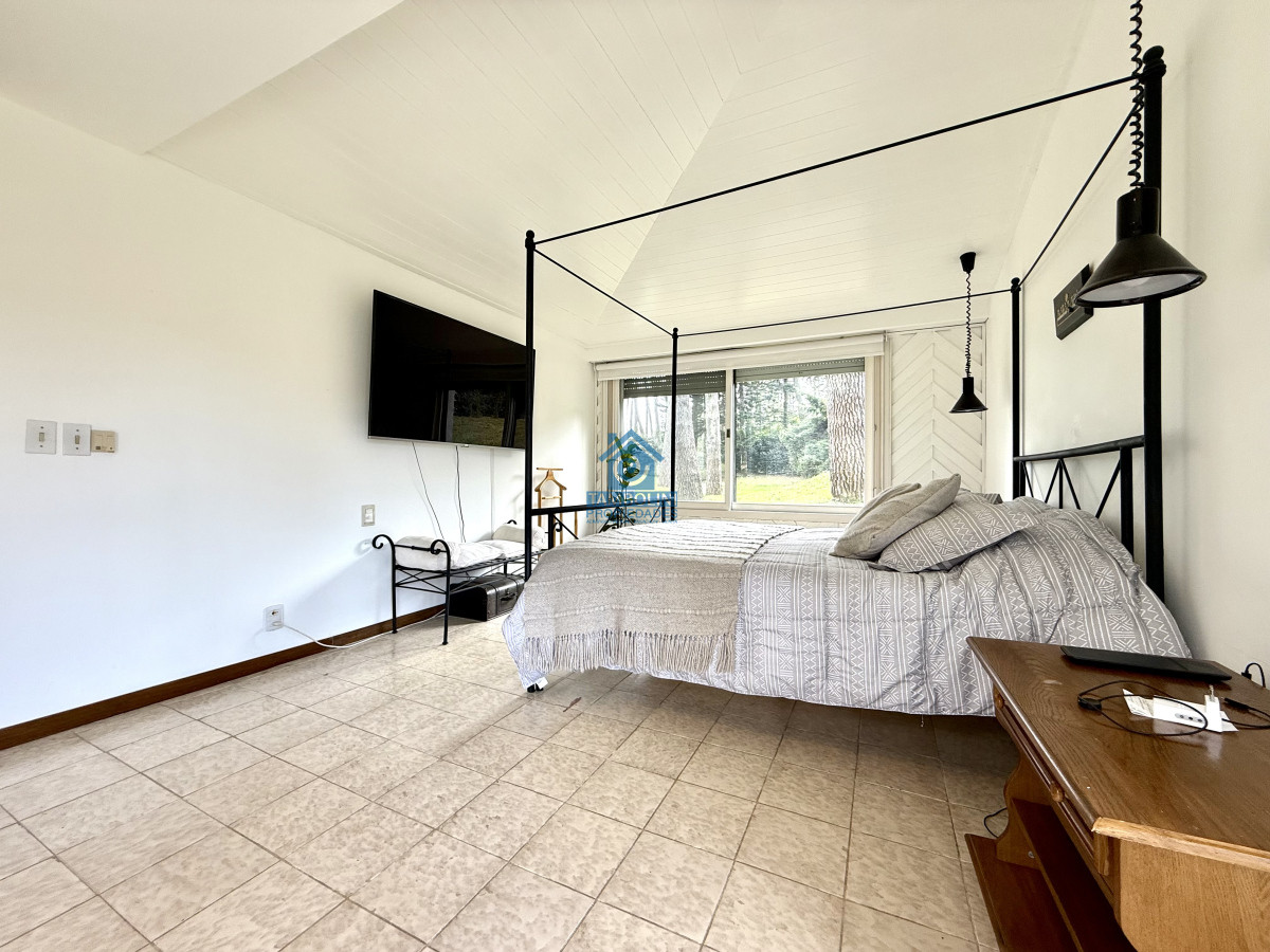 Casa ID.940 - Casa en alquiler de temporada con 4 suites más dependencia en 4500 m2 piscina y parrillero 