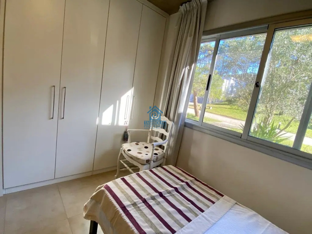Casa ID.604 - Venta y alquiler de maravillosa casa de cuatro dormitorios en barrio privado, Playa Brava, Punta del Este