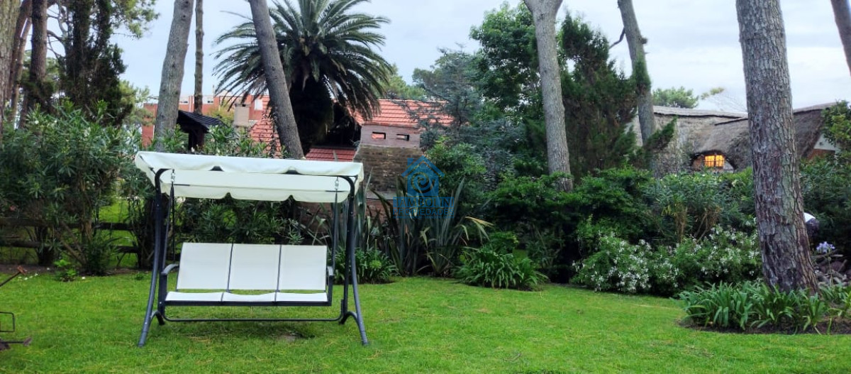 Casa ID.939 - Casa de 3 Dormitorios más Dependencia y Piscina, en Aidy Grill Punta del Este, Ubicada a pasos del Mar