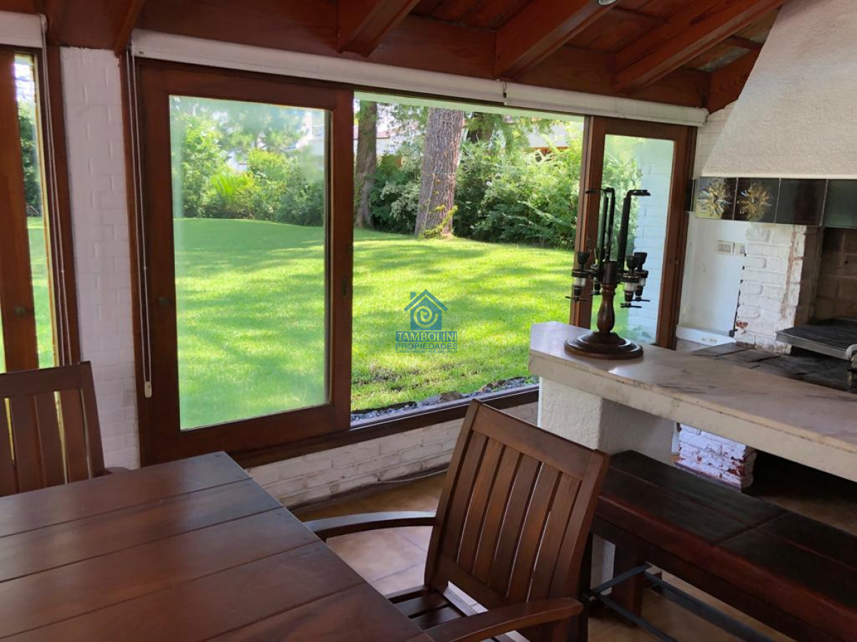 Casa ID.477 - Excelente Casa de 7 Dormitorios, Piscina, Barbacoa y Dependencia en Punta del Este