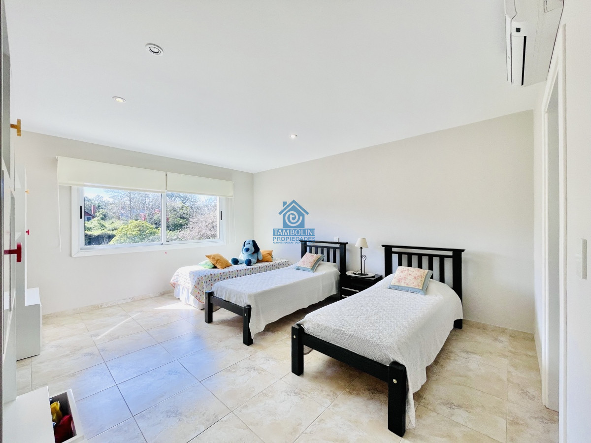 Casa ID.287 - Excelente Casa de 4 Dormitorios, Piscina Climatizada y Barbacoa en Pinares, Punta del Este