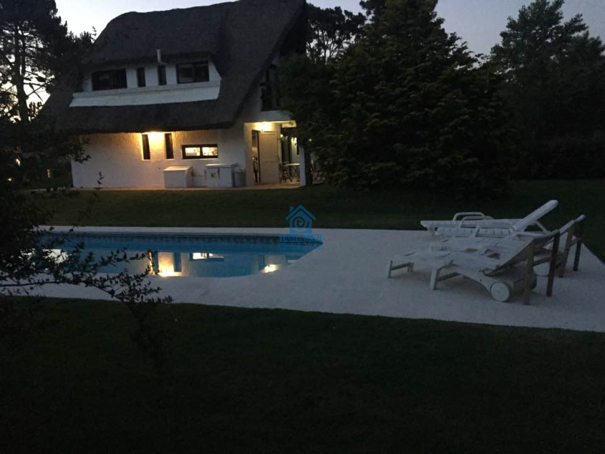 Casa ID.629 - Casa de 3 Dormitorios y Piscina en Alquiler Anual, Rincón del Indio