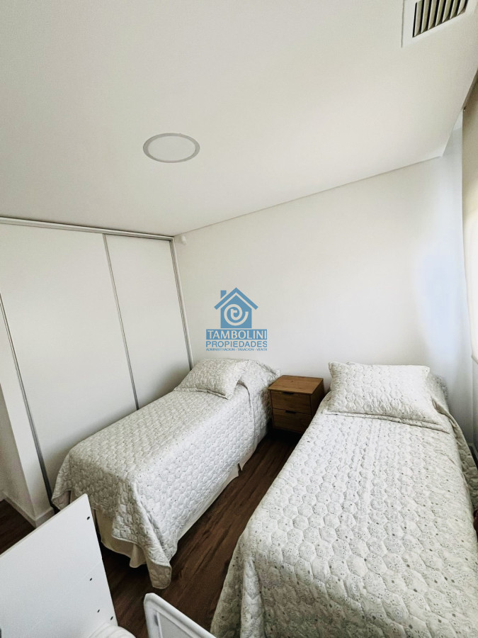 Casa ID.633 - Moderna Casa de 4 Dormitorios, Piscina Climatizada y Parrillero en Punta Ballena, Barrio Semi Privado