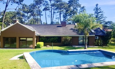 Excelente Casa de 4 Dormitorios, Piscina y Parrillero en San Rafael