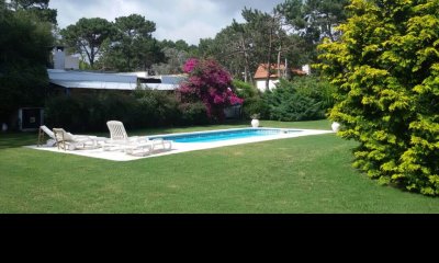 Casa de 3 Dormitorios y Piscina en Alquiler Anual, Rincón del Indio