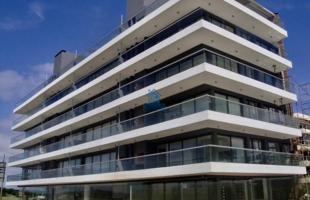 Apartamento ID.496 - Apartamento de 2 Dormitorios y Parrillero Frente a Playa Brava, Punta del Este
