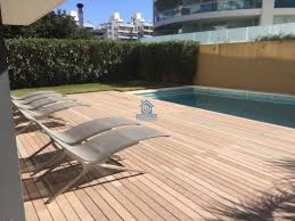 Apartamento ID.496 - Apartamento de 2 Dormitorios y Parrillero Frente a Playa Brava, Punta del Este