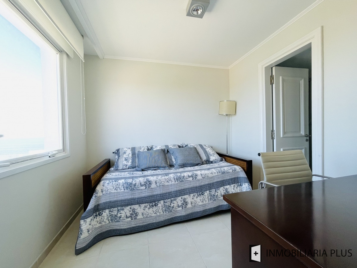 Apartamento ID.934 - Alquiler de Apartamento de 197 m2 con vista al mar con todos los servicios en Torre Le Jardin de Playa Mansa, Punta del Este