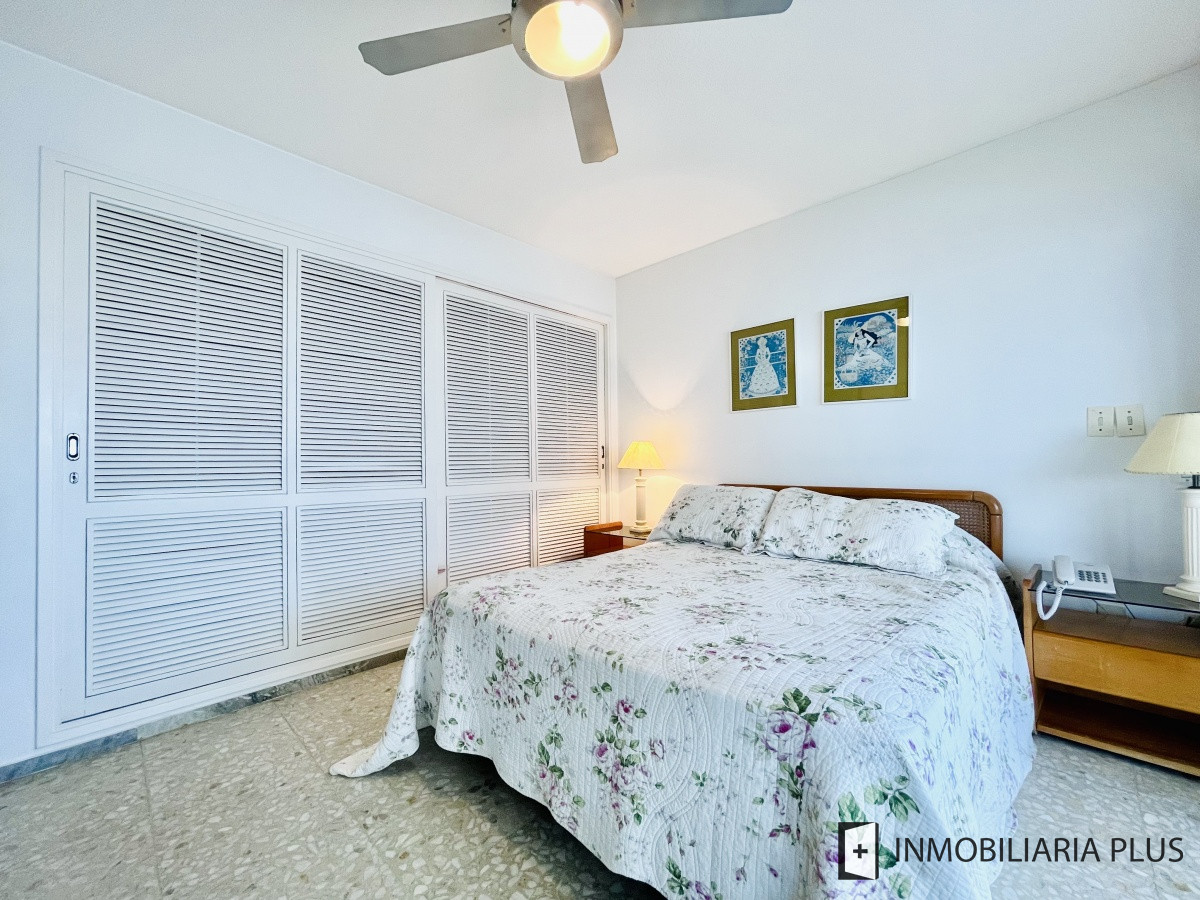 Apartamento ID.715 - Venta de Apartamento de 2 Dormitorios Frente al Mar, con Vista - Playa Mansa, Venta Código: C715B