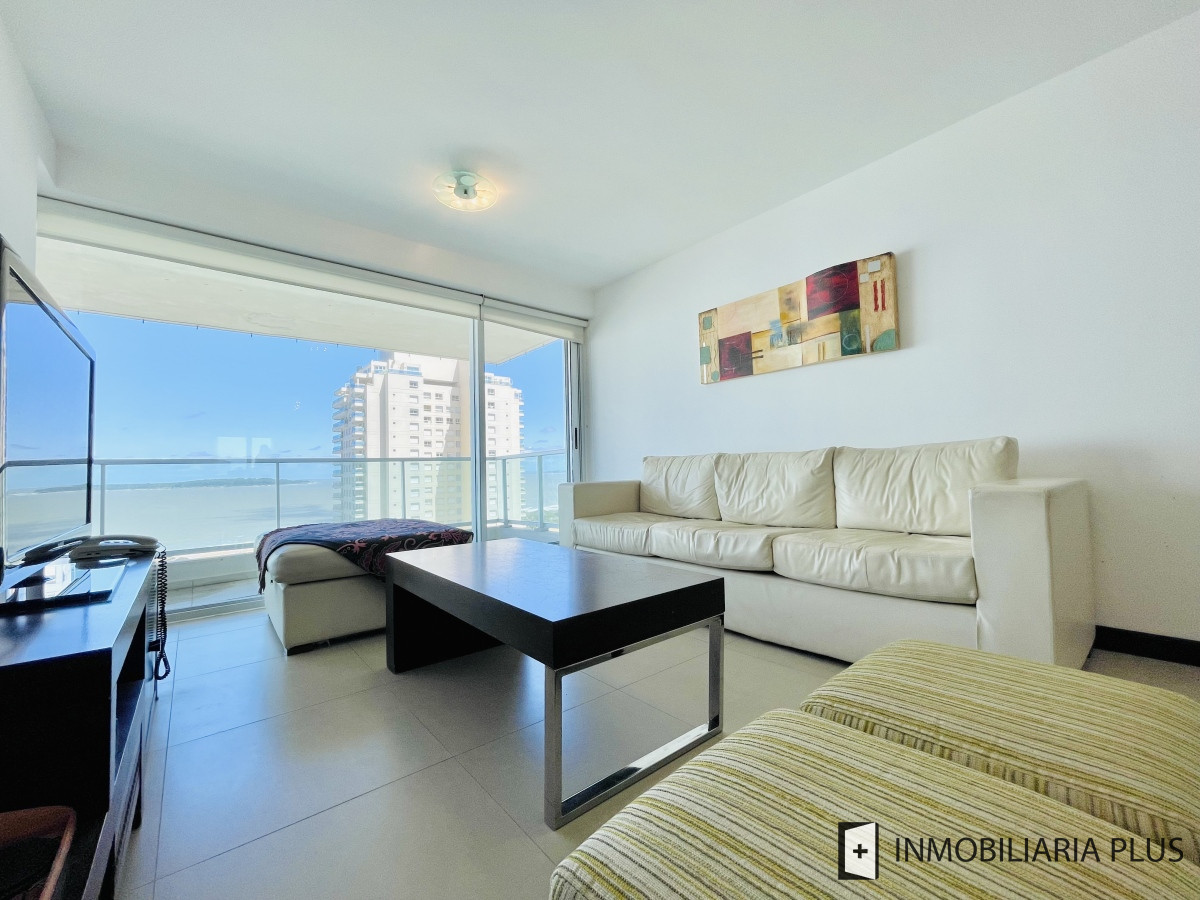 Apartamento ID.993 - Venta de Apartamento de 2 Dormitorios con Vista al Mar y Parrillero en Playa Mansa