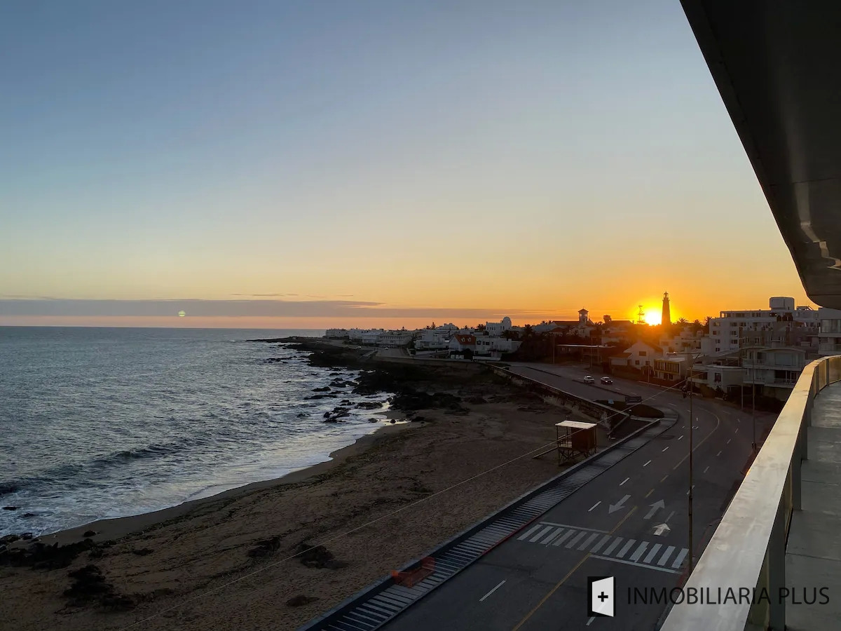Apartamento ID.1011 - Alquiler de Apartamento de 115 m2 con 3 Dormitorios Frente al Mar en la Península de Punta del Este