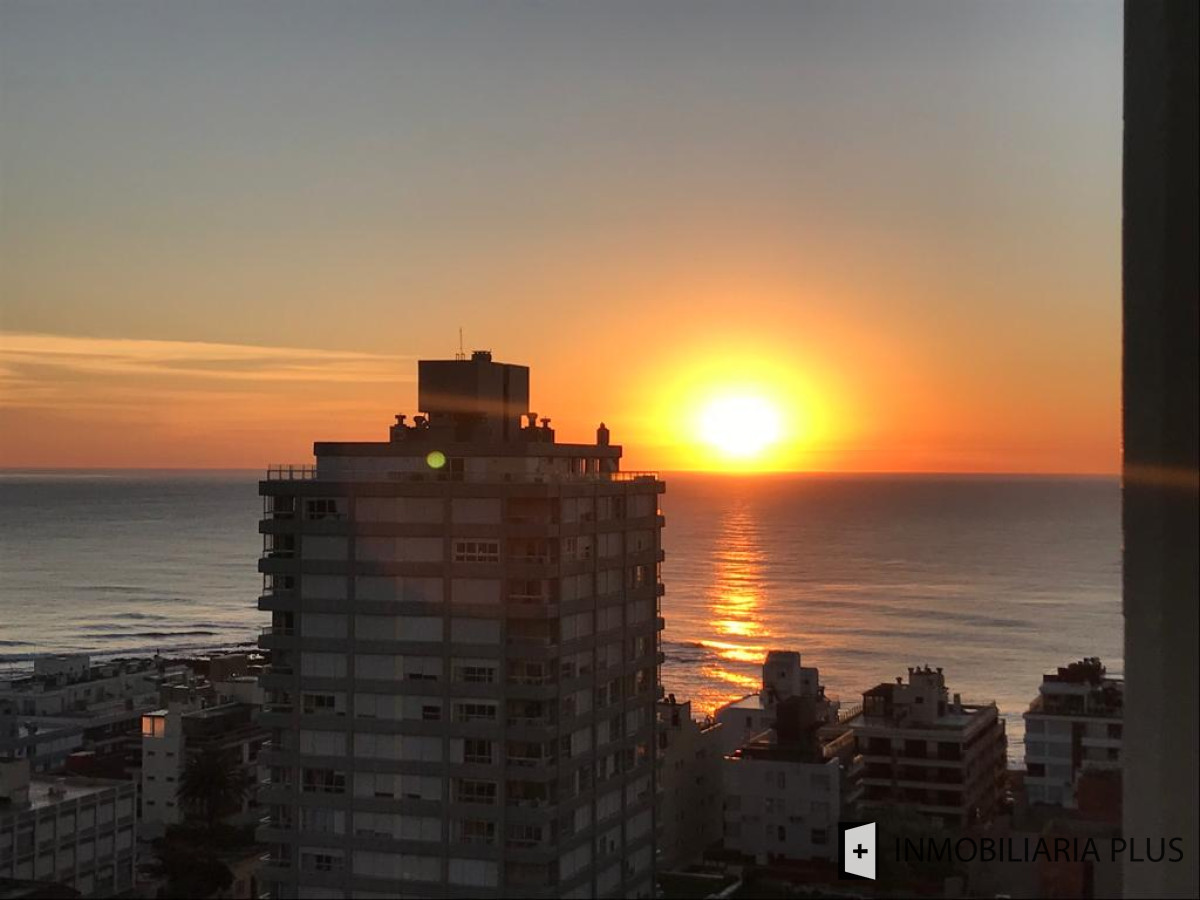 Apartamento ID.1010 - Venta de Apartamento de 138 m2 con 4 Dormitorios con Vista al Mar de la Península de Punta del Este