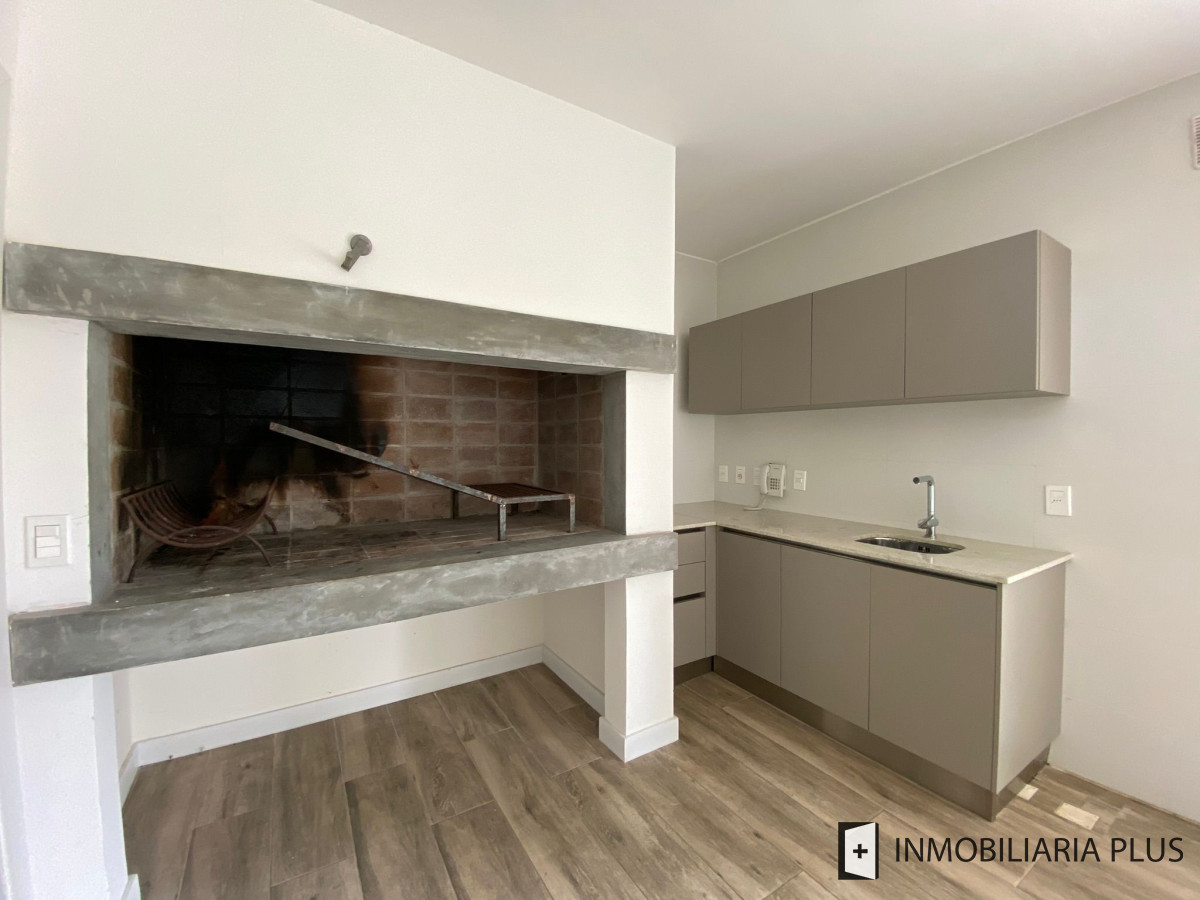 Apartamento ID.472 - Espectacular Apartamento de 2 Dormitorios, Dependencia y Parrillero a Estrenar en Punta del Este Maldonado C924