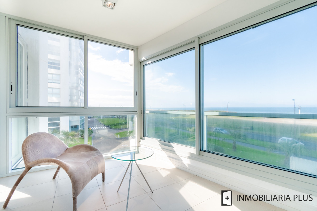 Apartamento ID.1075 - Venta de Apartamento de 218 m2 con 4 dormitorios en playa Brava Punta del Este