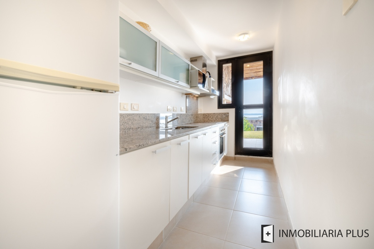 Apartamento ID.1053 - Venta de apartamento de 100 m2 frente al mar con vistas panorámicas en Punta Ballena