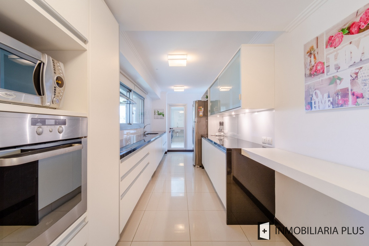 Apartamento ID.645 - Venta de Moderno Apartamento de 254 m2 con 3 Dormitorio y Dependencia Frente al Mar, Playa Brava C996