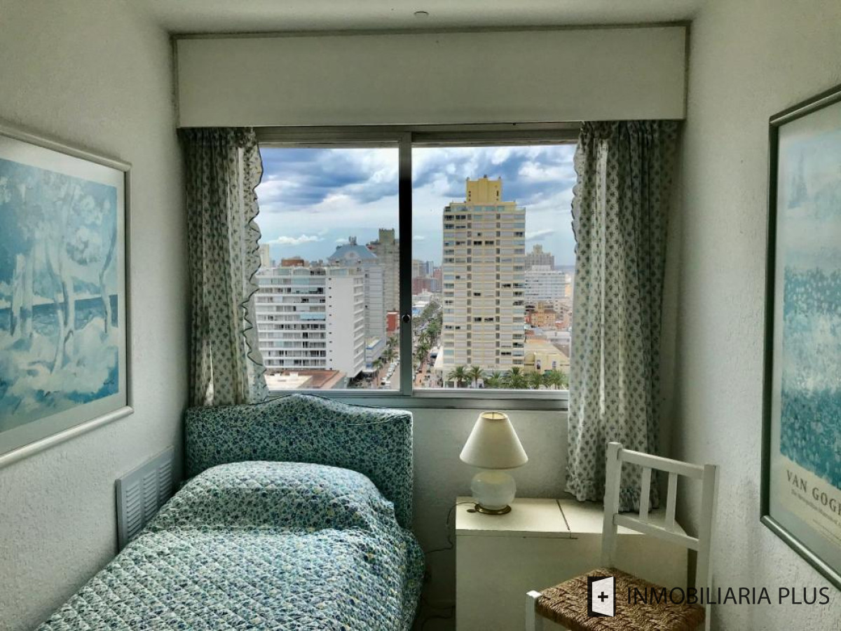 Apartamento ID.1010 - Venta de Apartamento de 138 m2 con 4 Dormitorios con Vista al Mar de la Península de Punta del Este