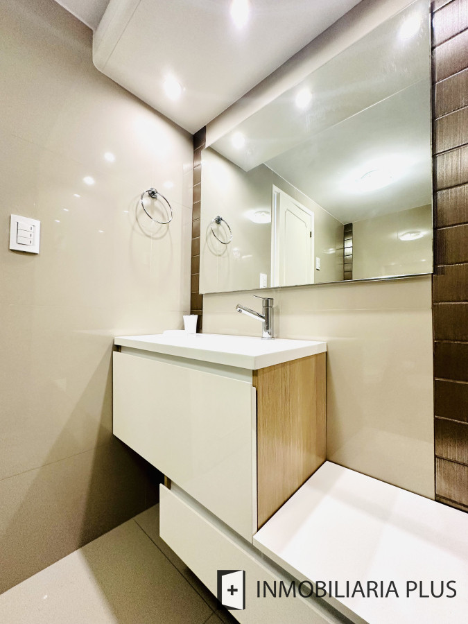 Apartamento ID.1666 - Venta de apartamento en Península de Punta del este con 3 dormitorios y 2 baños reciclado 