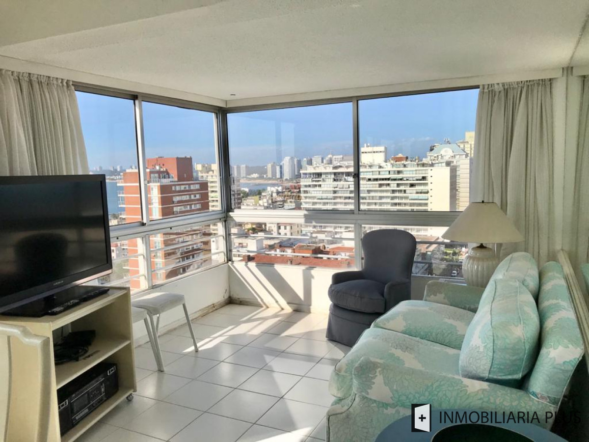 Apartamento ID.1010 - Venta de Apartamento de 138 m2 con 4 Dormitorios con Vista al Mar de la Península de Punta del Este