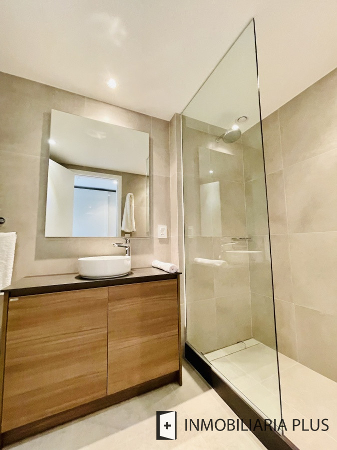 Apartamento ID.881 - Alquiler de Apartamento con todos los servicios sobre Playa Mansa 2 Dormitorios en Torre Venetian 