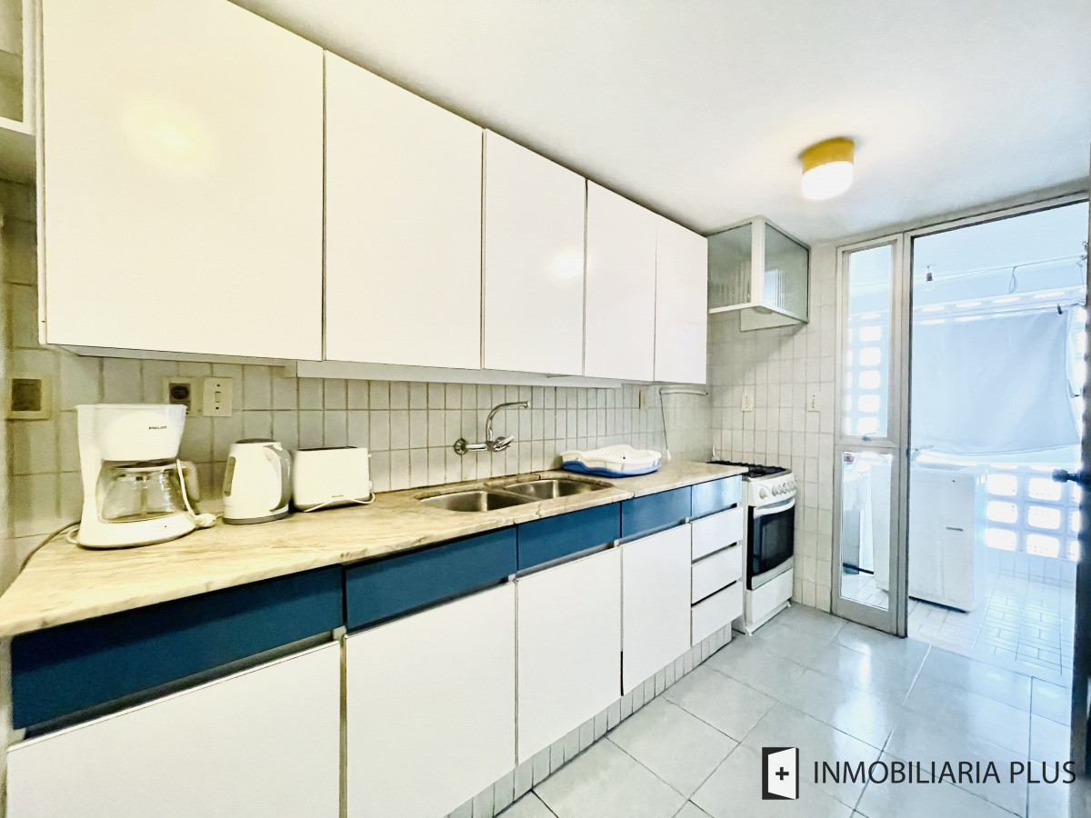 Apartamento ID.715 - Venta de Apartamento de 2 Dormitorios Frente al Mar, con Vista - Playa Mansa, Venta Código: C715B