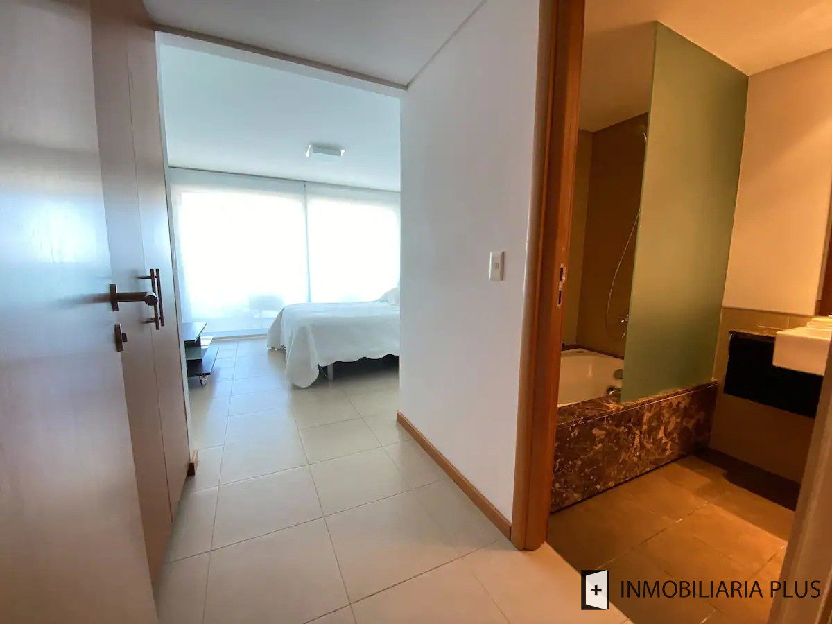 Apartamento ID.1011 - Alquiler de Apartamento de 115 m2 con 3 Dormitorios Frente al Mar en la Península de Punta del Este