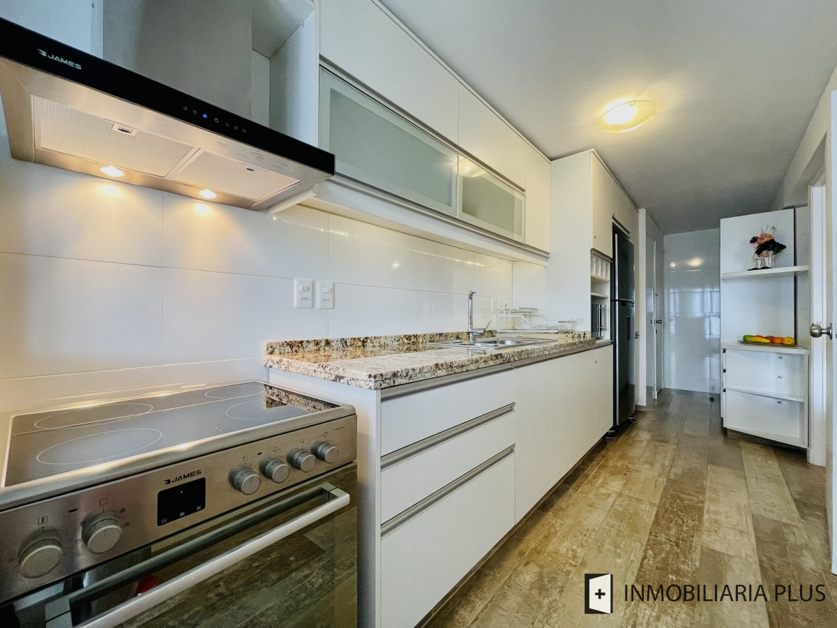 Apartamento ID.851 - Venta de Apartamento en Playa Brava de 2 Dormitorios Frente al Mar Punta del Este C851
