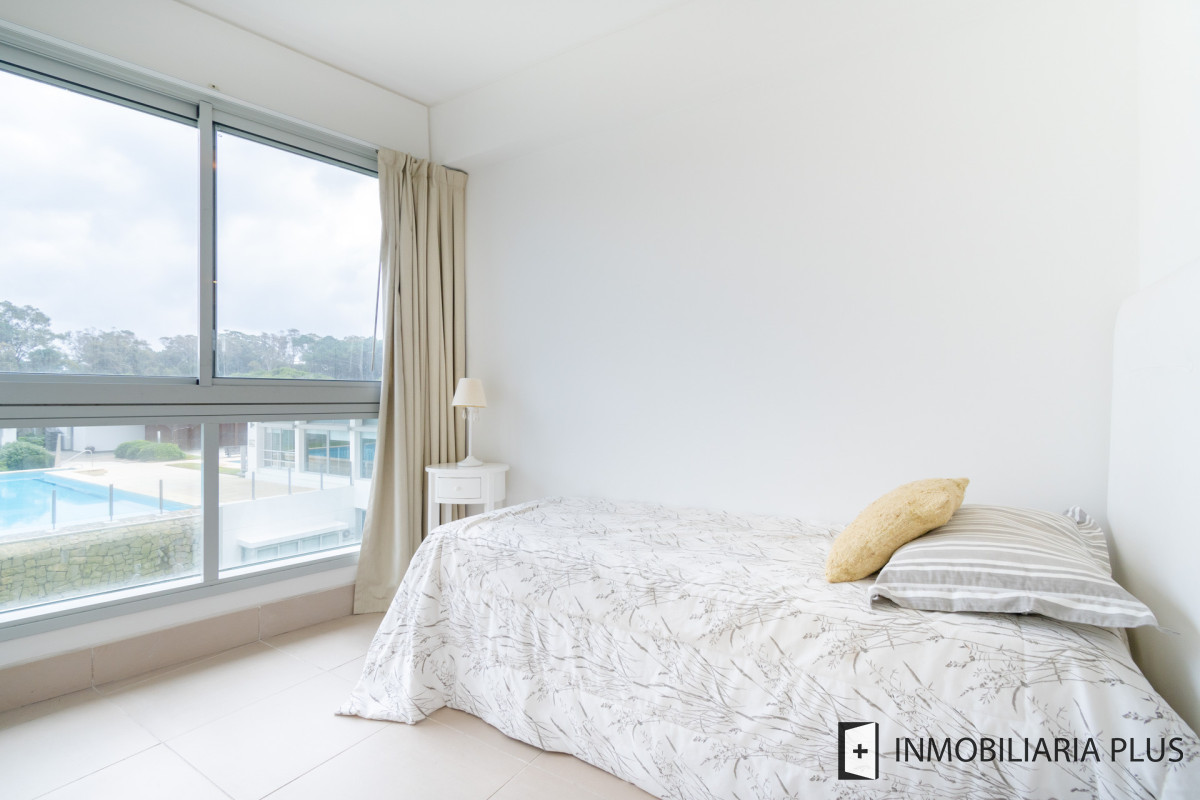 Apartamento ID.1075 - Venta de Apartamento de 218 m2 con 4 dormitorios en playa Brava Punta del Este