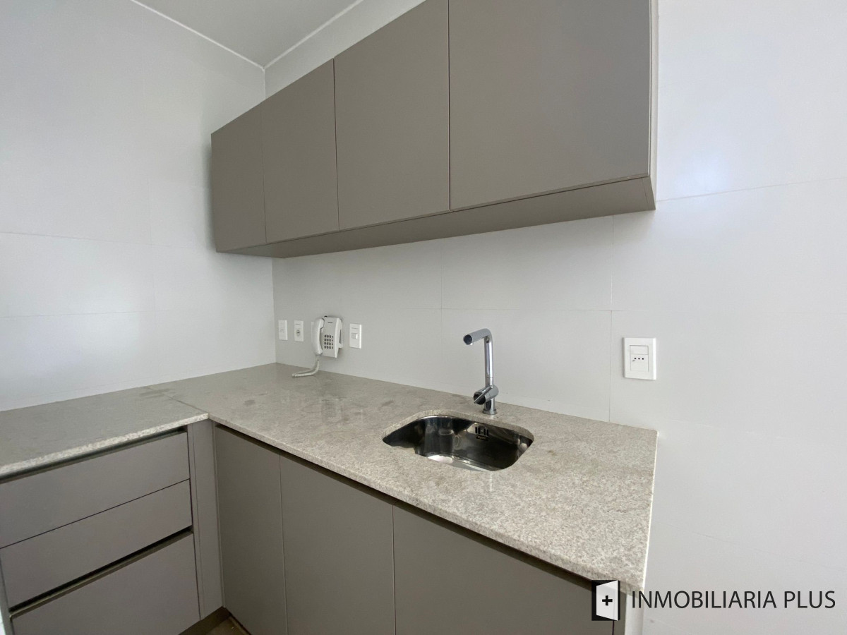 Apartamento ID.472 - Espectacular Apartamento de 2 Dormitorios, Dependencia y Parrillero a Estrenar en Punta del Este Maldonado C924