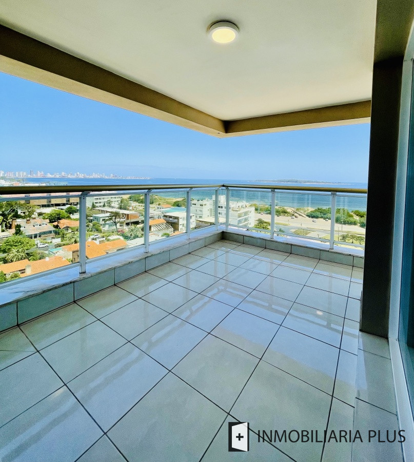 Apartamento ID.934 - Alquiler de Apartamento de 197 m2 con vista al mar con todos los servicios en Torre Le Jardin de Playa Mansa, Punta del Este