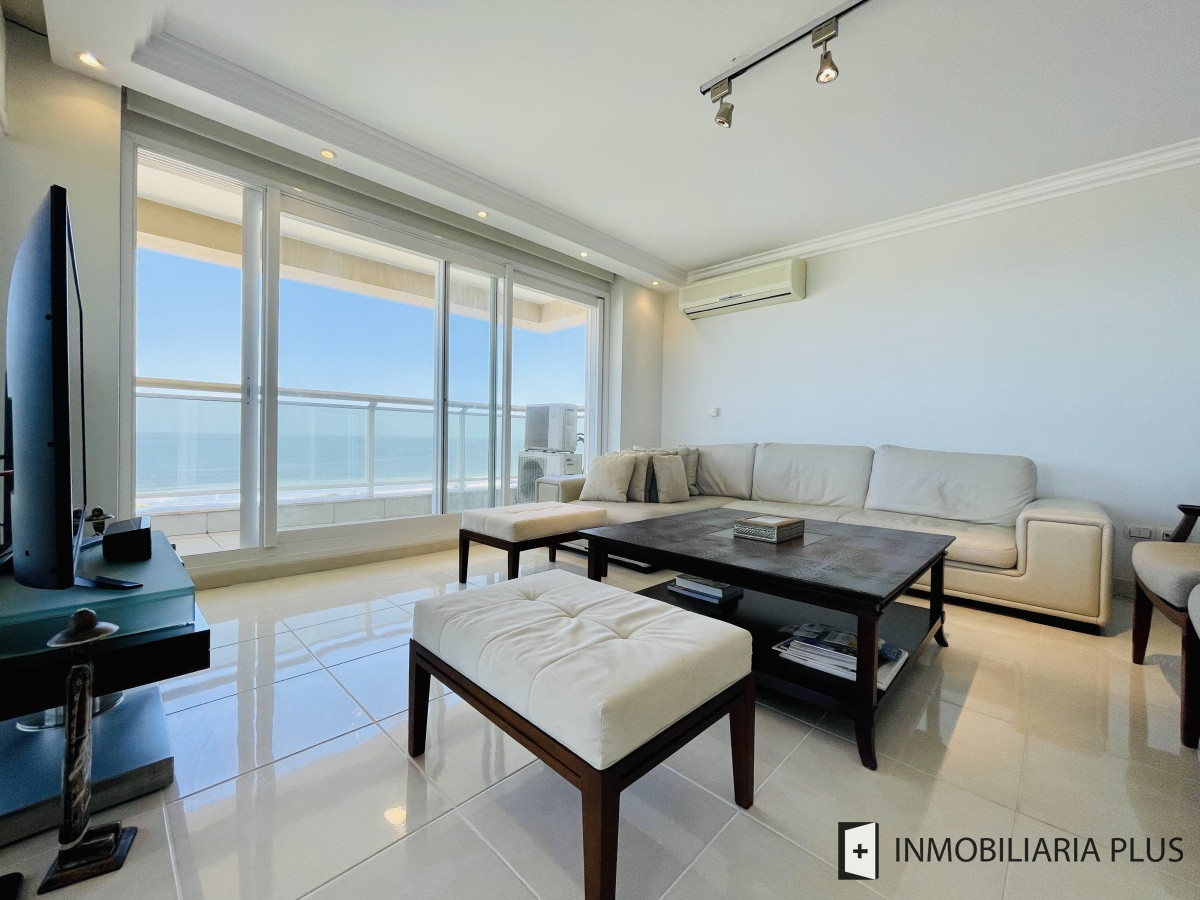 Apartamento ID.934 - Alquiler de Apartamento de 197 m2 con vista al mar con todos los servicios en Torre Le Jardin de Playa Mansa, Punta del Este