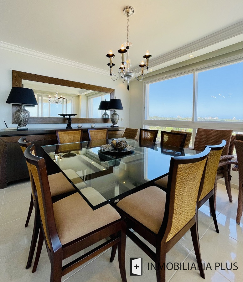 Apartamento ID.934 - Alquiler de Apartamento de 197 m2 con vista al mar con todos los servicios en Torre Le Jardin de Playa Mansa, Punta del Este