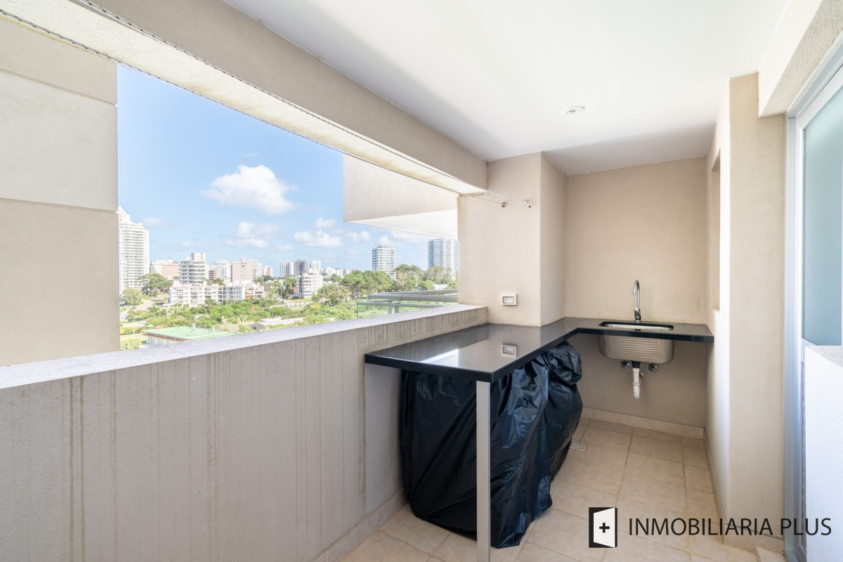 Apartamento ID.645 - Venta de Moderno Apartamento de 254 m2 con 3 Dormitorio y Dependencia Frente al Mar, Playa Brava C996